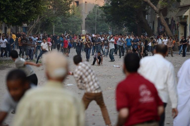 Partid&aacute;rios e opositores ao regime do presidente do Egito se enfrentaram no Cairo