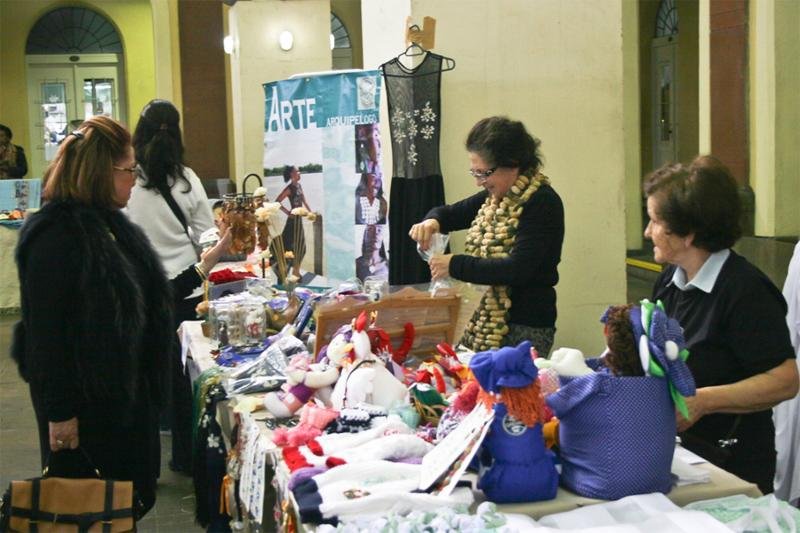 Mercado P&uacute;blico exibe artesanato das ilhas de Porto Alegre em feira