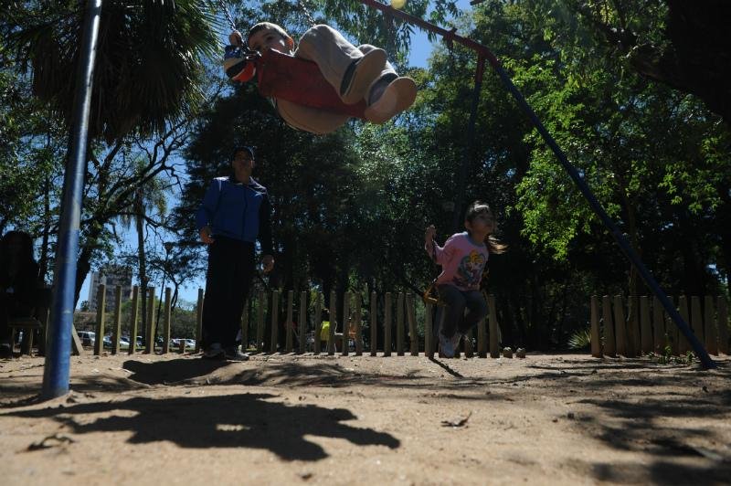 Domingo de sol levou fam&iacute;lias ao Parque da Reden&ccedil;&atilde;o, na Capital
