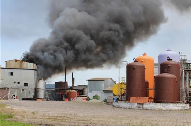 F&aacute;brica de sab&atilde;o pega fogo em Encantado