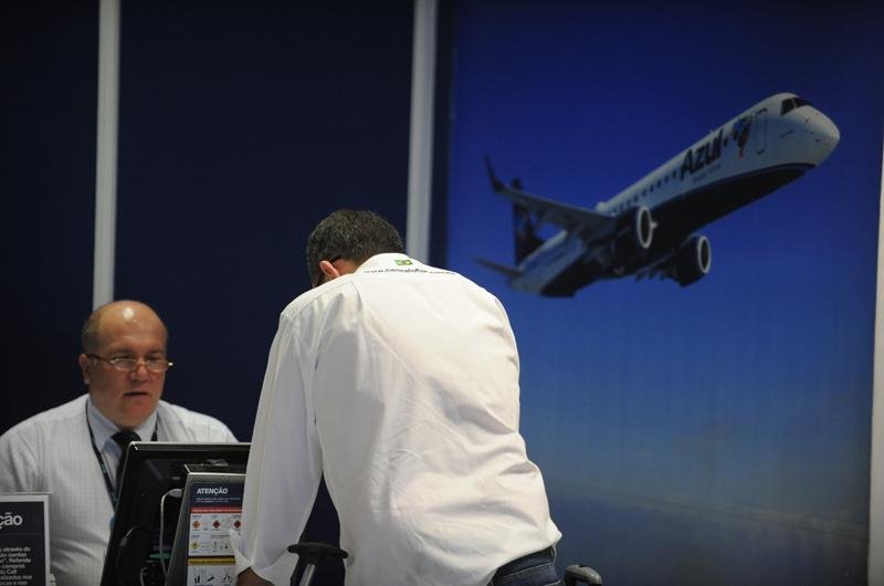 Passageiros da Azul enfrentam transtornos no Salgado Filho