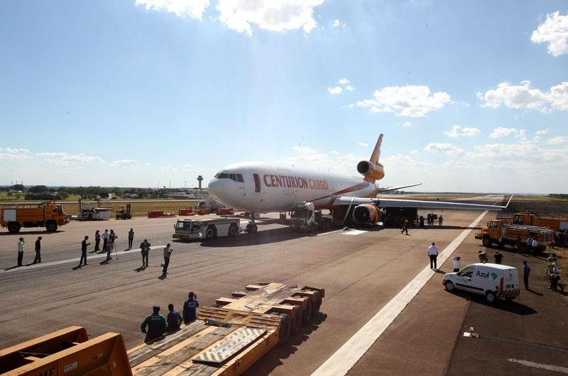Avi&atilde;o quebrado impedia uso da pista desde s&aacute;bado