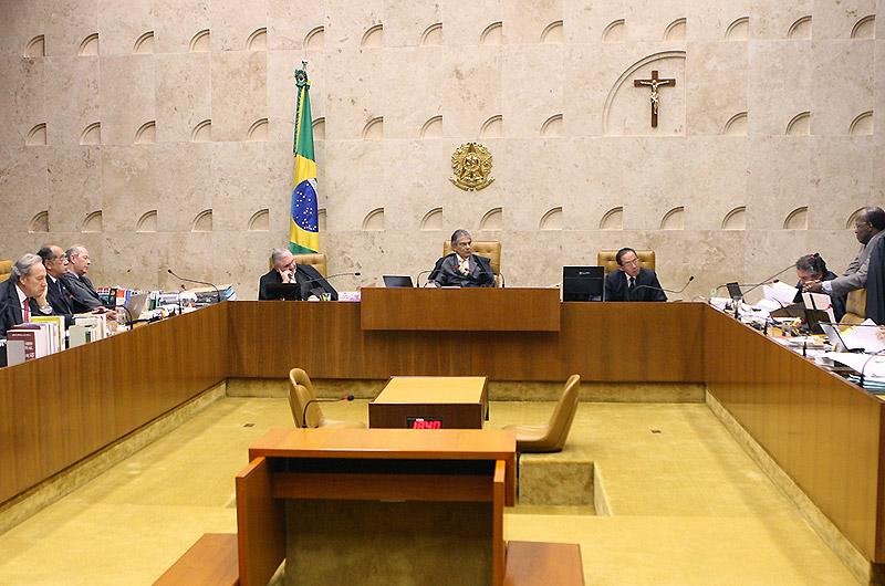 Maioria do STF condena c&uacute;pula do Banco Rural e absolve Duda