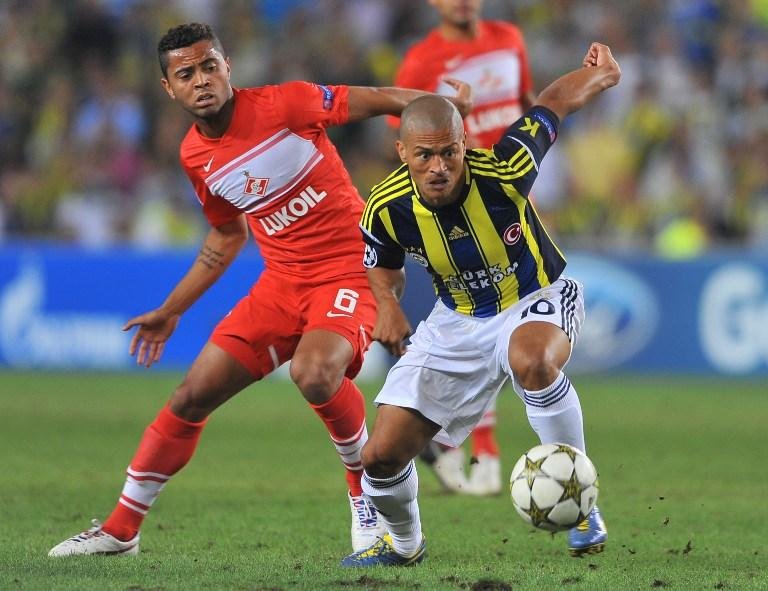 Alex deixou o Fenerbahce, da Turquia, e est&aacute; livre para negociar