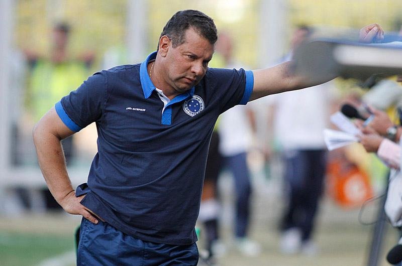 Celso Roth vive situa&ccedil;&atilde;o complicada no Cruzeiro