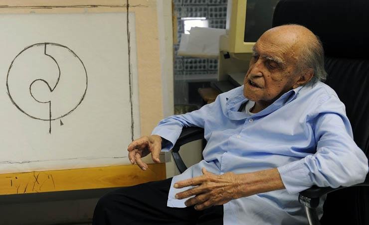 Aos 104 anos, arquiteto Oscar Niemeyer &eacute; internado no Rio