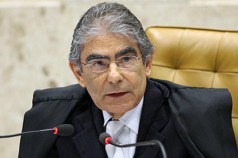Presidente do STF empata julgamento de lavagem de dinheiro