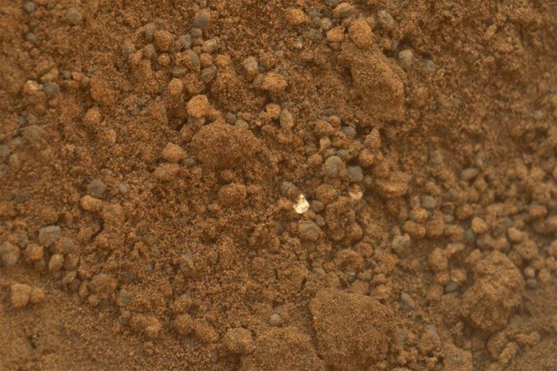 Curiosity encontra material brilhante n&atilde;o identificado em Marte