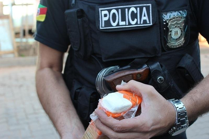 Foram apreendidos ve&iacute;culos roubados, drogas e armas