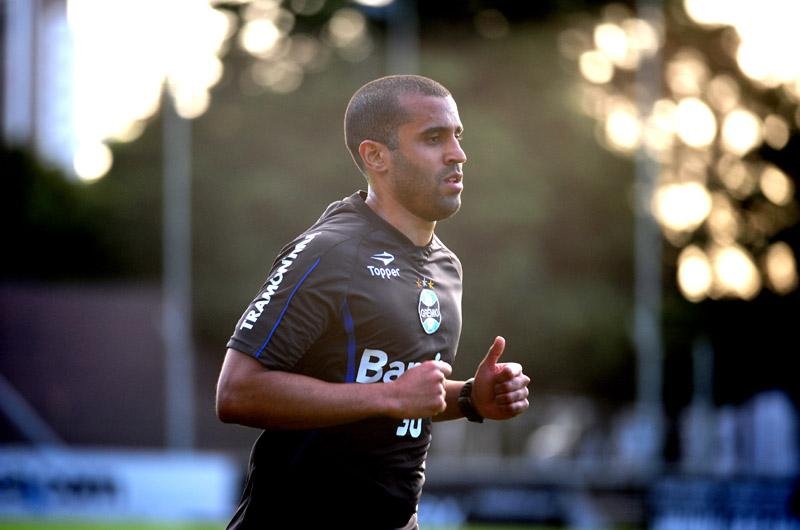 Julio Cesar est&aacute; totalmente recuperado de uma les&atilde;o no  joelho esquerdo