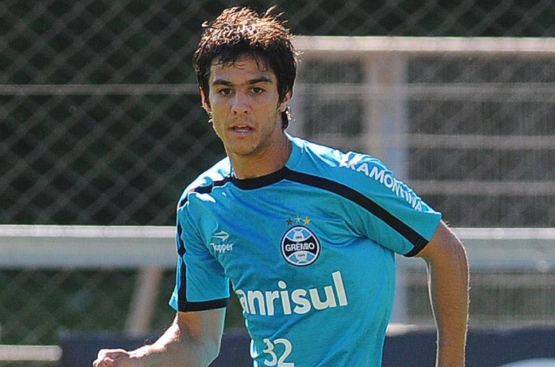 Atacante afirmou que h&aacute; muito tempo esperava voltar &agrave;s concentra&ccedil;&otilde;es do Gr&ecirc;mio