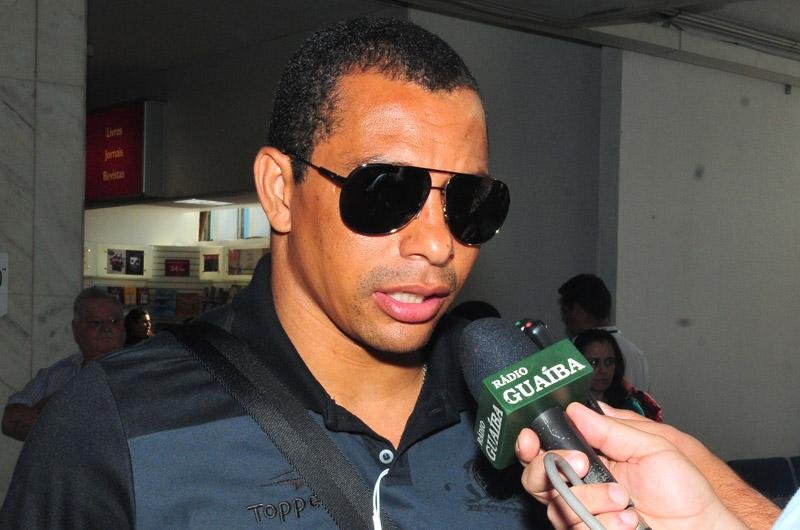 Gilberto Silva diz que Gr&ecirc;mio precisa esquecer crescimento do rival na disputa pela vice-lideran&ccedil;a