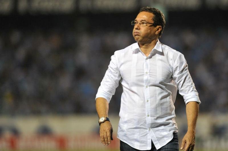 Luxa desiste de briga pelo t&iacute;tulo e foca vaga direta na Libertadores