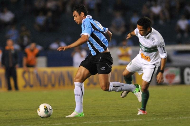 Zagueiro gremista Werley diz que sequ&ecirc;ncia de jogos desgastou os jogadores