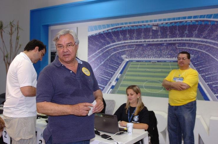 Ainda presidente, Odone pediu uni&atilde;o do clube &acute;a partir de amanh&atilde;&acute;
