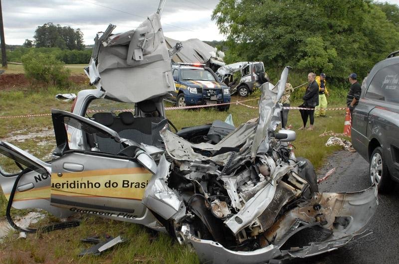Colis&atilde;o entre caminh&atilde;o e dois autom&oacute;veis na BR 285 deixou tr&ecirc;s mortos