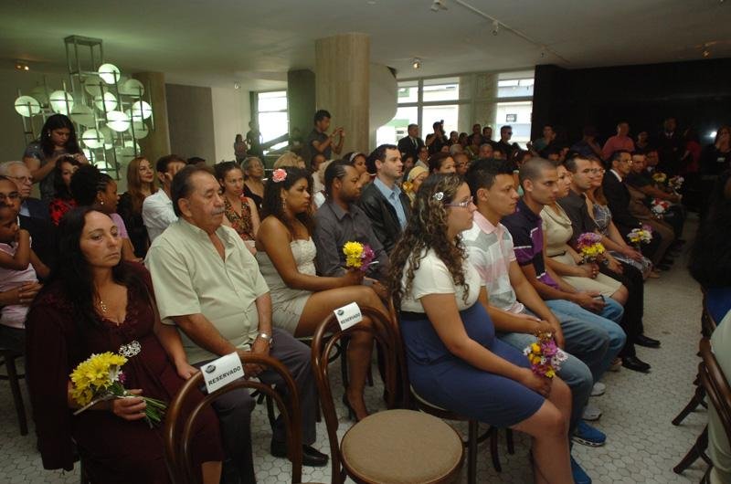 Casamento coletivo re&uacute;ne 20 casais no Pal&aacute;cio da Justi&ccedil;a de Porto Alegre