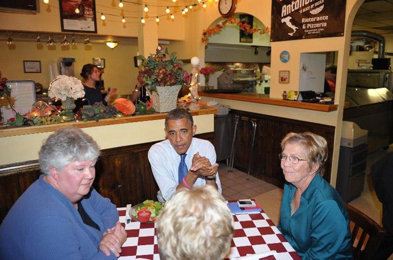 Obama faz hist&oacute;ria e vota antecipado