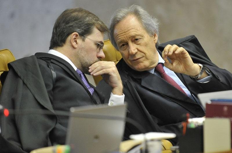 T&oacute;folli e Lewandowski, em sess&atilde;o onde o STF retomou o c&aacute;lculo das penas dos r&eacute;us condenados no processo do mensal&atilde;o