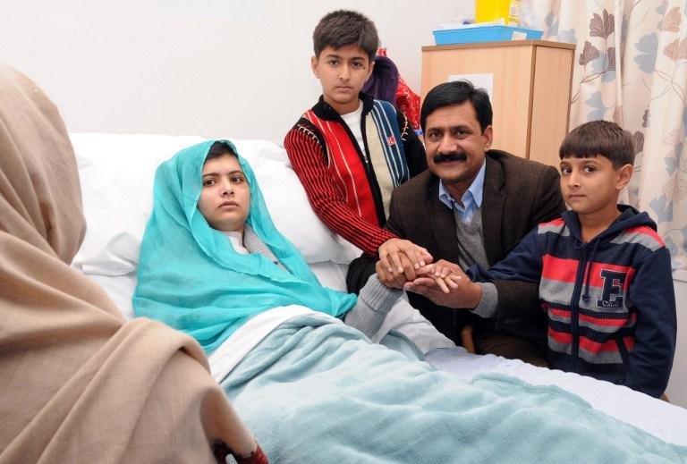 Sobreviv&ecirc;ncia de Malala &eacute; um milagre, diz pai de jovem paquistanesa