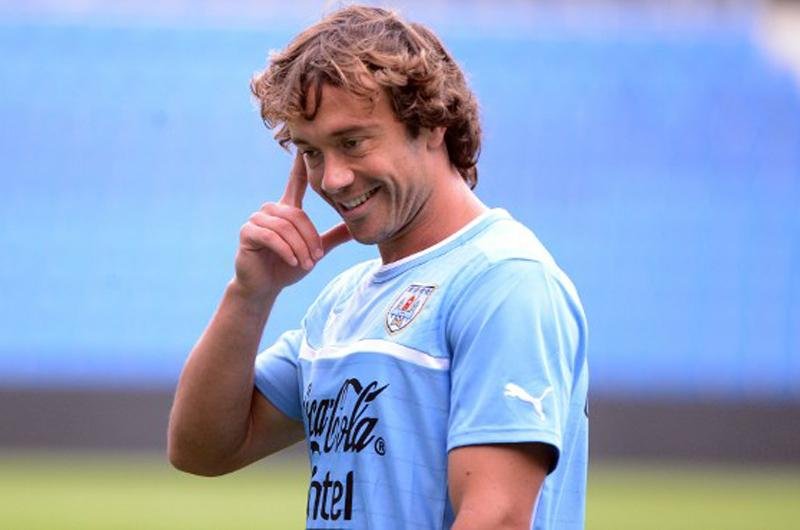 Zagueiro Lugano estaria em tratativas com o Gr&ecirc;mio