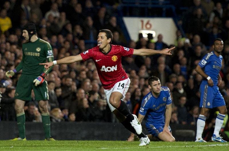 Com gol ilegal, Manchester vence Chelsea