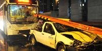 Uma Fiat Strada carregada de equipamentos da empresa Cristel, que presta serviço para a CEEE, foi a que mais danos sofreu