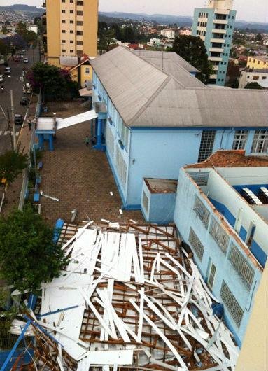 Cerca de 400 casas foram atingidas pelo granizo 