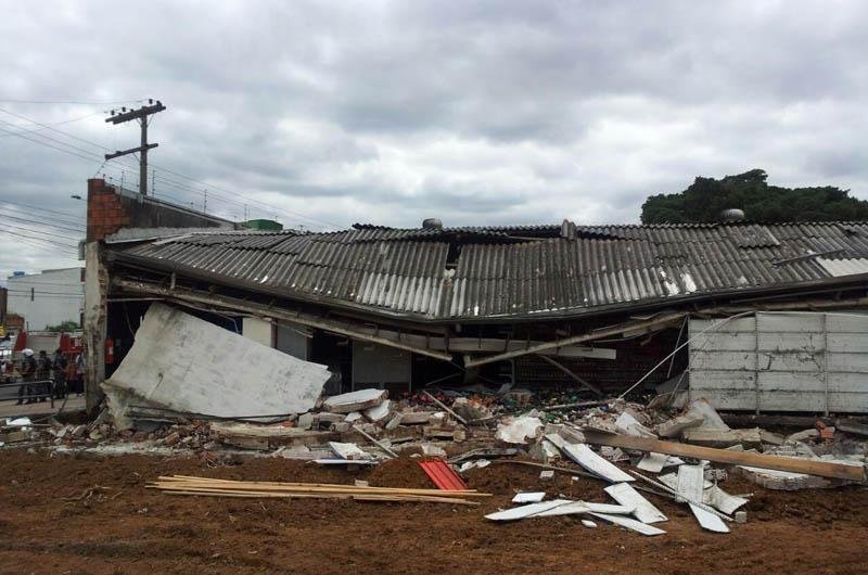Parede de mercado desabou