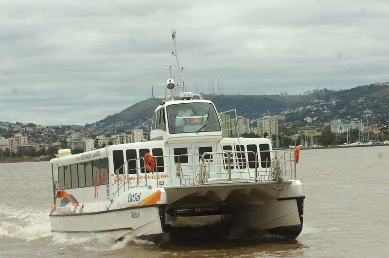 Catamar&atilde; transportou 700 mil passageiros em 1 ano de funcionamento