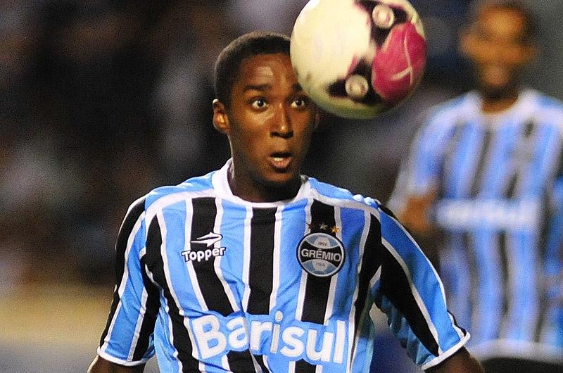 Gr&ecirc;mio negocia Guilherme Biteco com grupo de investidores
