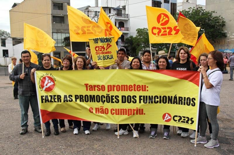 Professores ligados ao Cpers se re&uacute;nem em ato em Porto Alegre