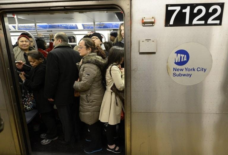 Metr&ocirc; de Nova Iorque opera de forma limitada ap&oacute;s a passagem da supertempestade Sandy
