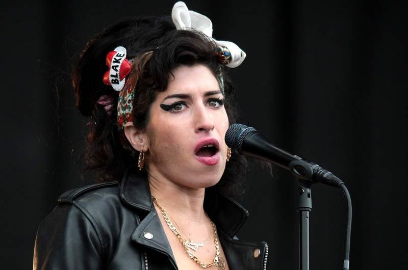 Vestidos de Amy Winehouse s&atilde;o roubados de sua casa