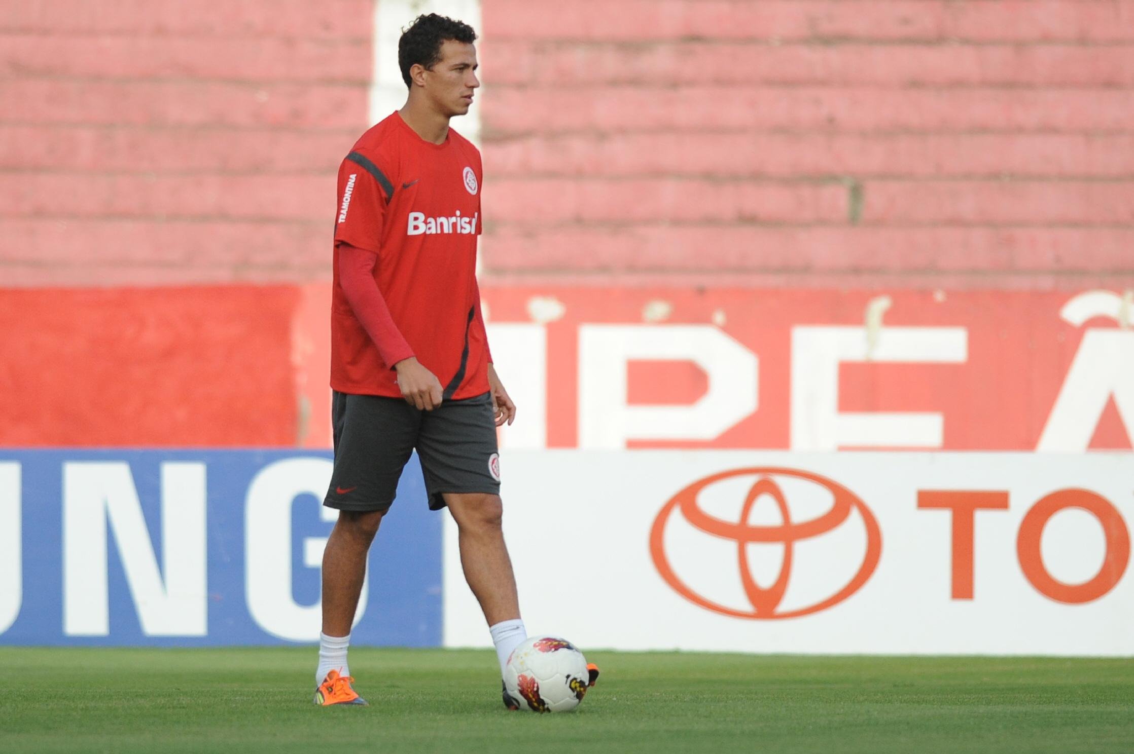 Leandro Dami&atilde;o est&aacute; de volta ao time e &eacute; esperan&ccedil;a de gols no Inter
