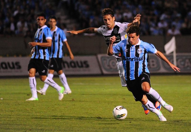 Na reta final do Brasileir&atilde;o, Elano admitiu cansa&ccedil;o