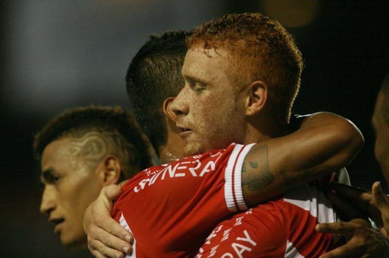 Souza foi nome do jogo com dois gols de falta para o Timbu