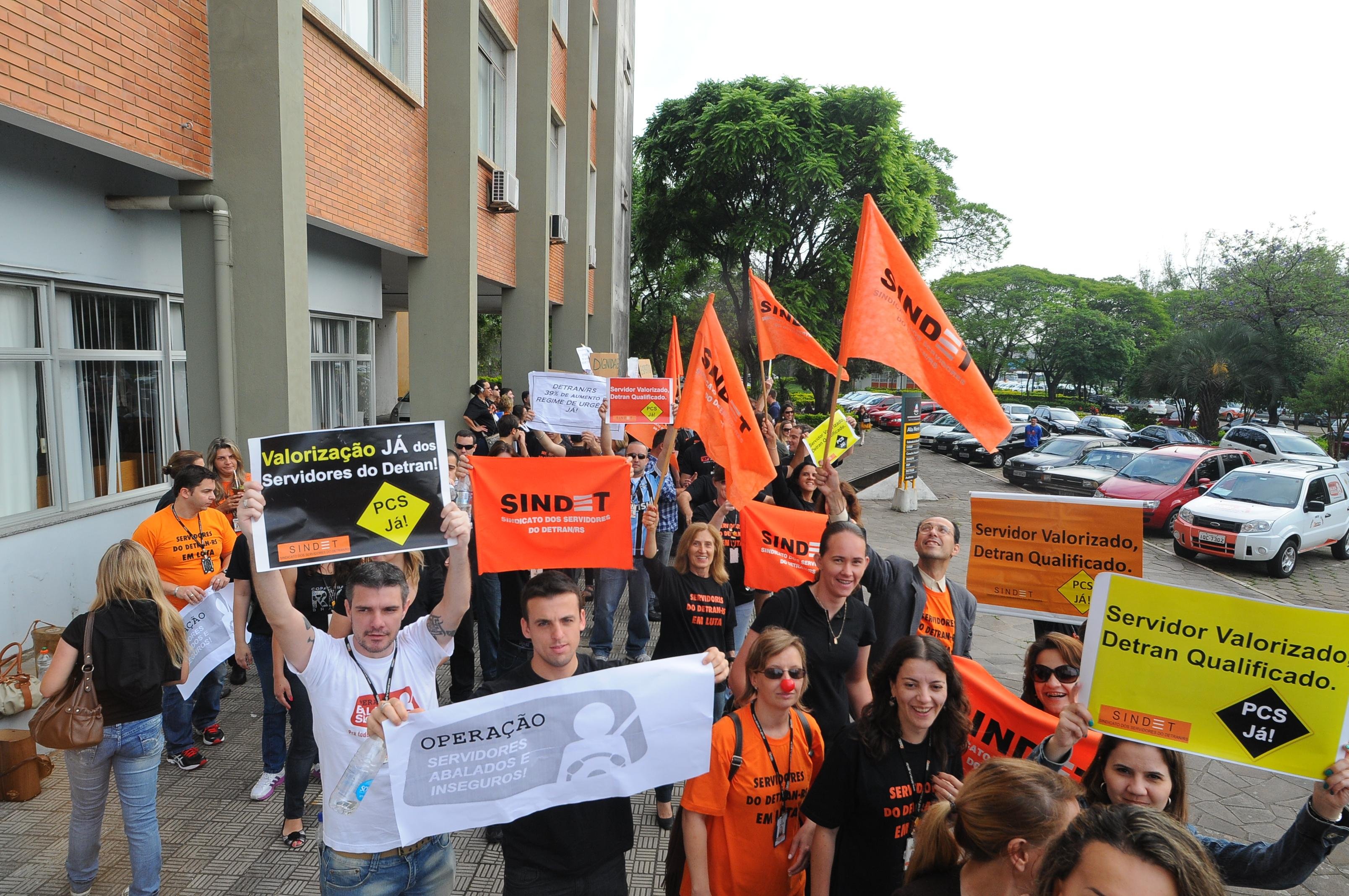 Categoria reivindica concurso p&uacute;blico e reposi&ccedil;&atilde;o salarial