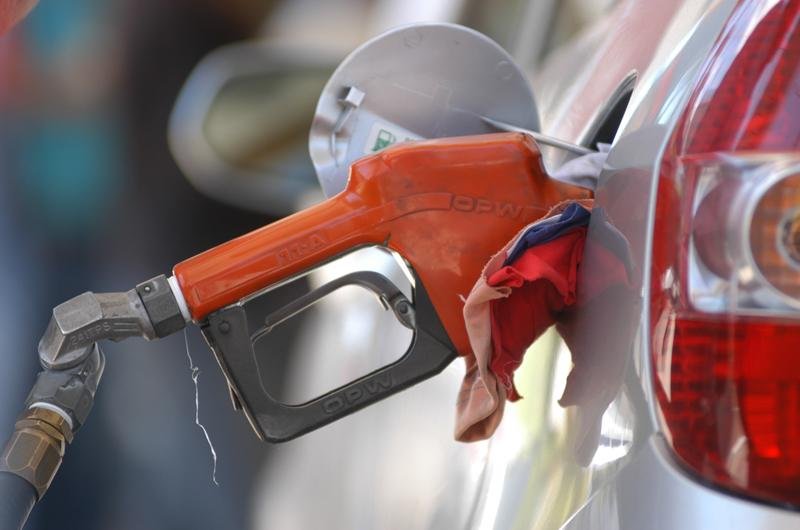 Consumidor deve denunciar gasolina acima de R$ 2,69