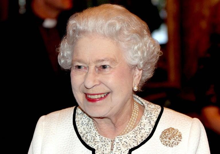 Livro escrito por personal stylist revela segredos do vestu&aacute;rio da rainha Elizabeth II