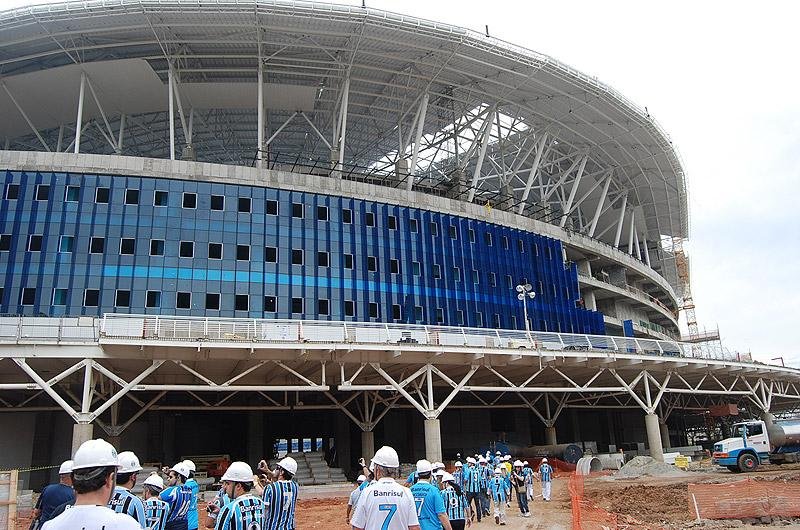 Torcedores esgotam ingressos da Geral para abertura da Arena