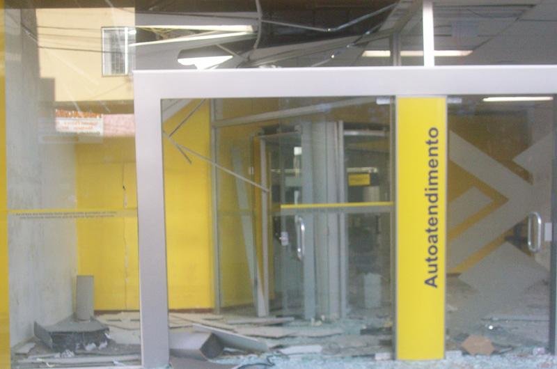 Policiais acreditam que quatro ou cinco pessoas teriam participado do roubo