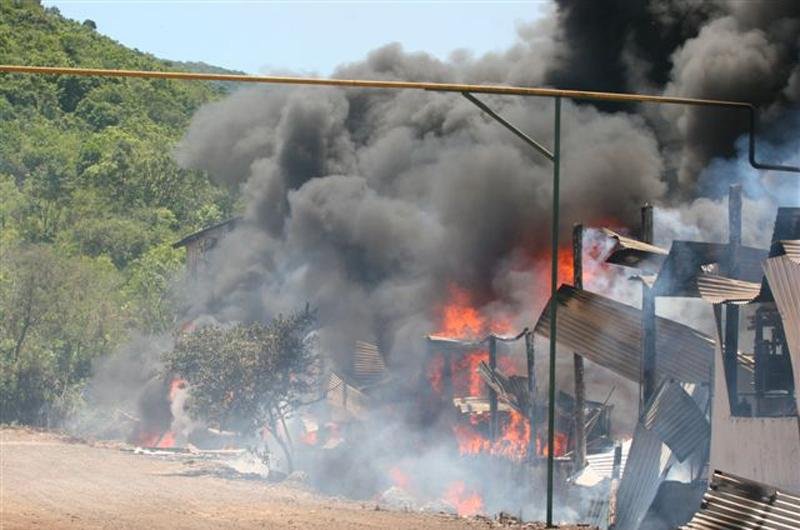 Inc&ecirc;ndio atinge f&aacute;brica de tecidos em Encantado