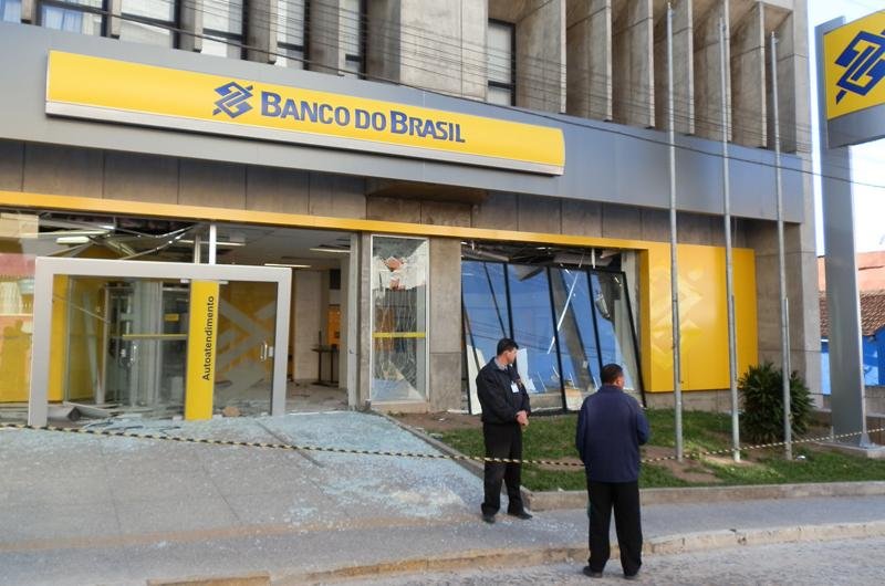 A ag&ecirc;ncia atacada fica no Centro de Cangu&ccedil;u