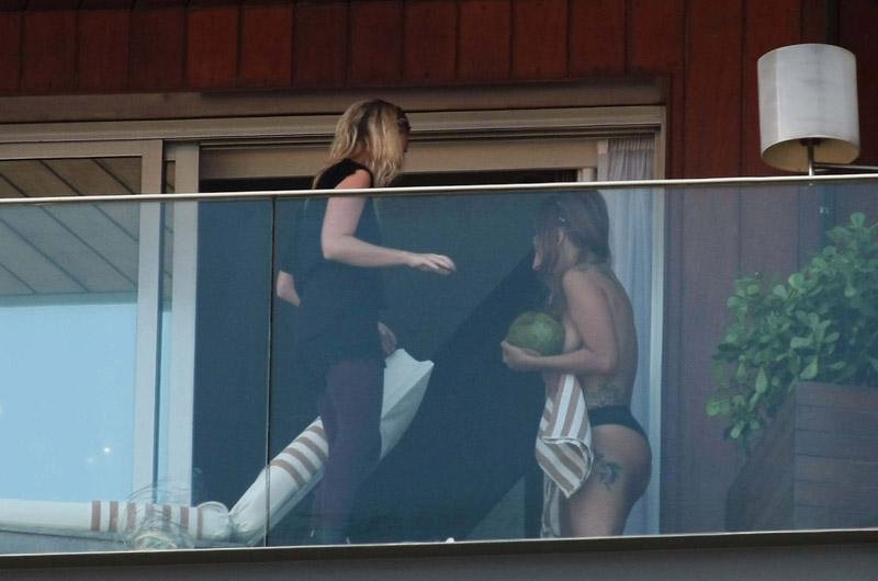 Lady Gaga sentiu calor ao chegar no Rio de Janeiro