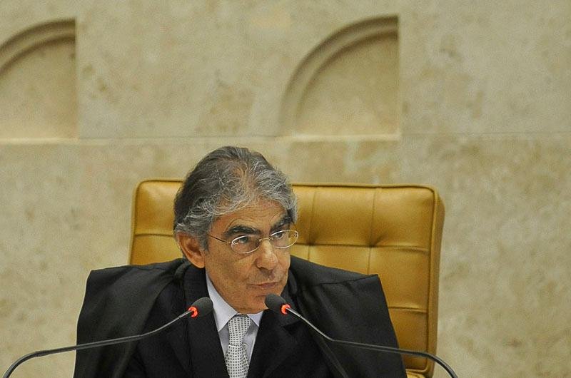 Presidente do STF, Ayres Britto, durante julgamento do mensal&atilde;o