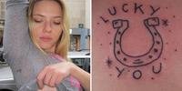 Scarlett Johansson levanta camiseta e mostra nova tatuagem ´sortuda`