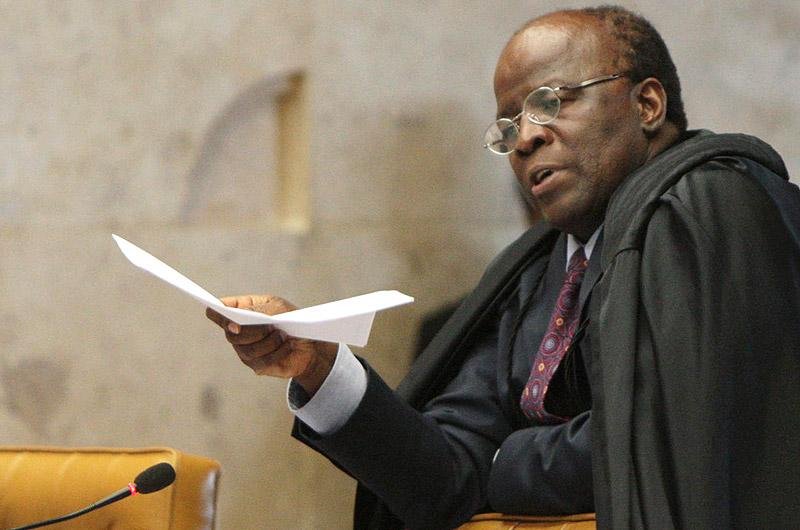 Joaquim Barbosa acatou pedido do Minist&eacute;rio P&uacute;blico para evitar fugas dos 25 r&eacute;us