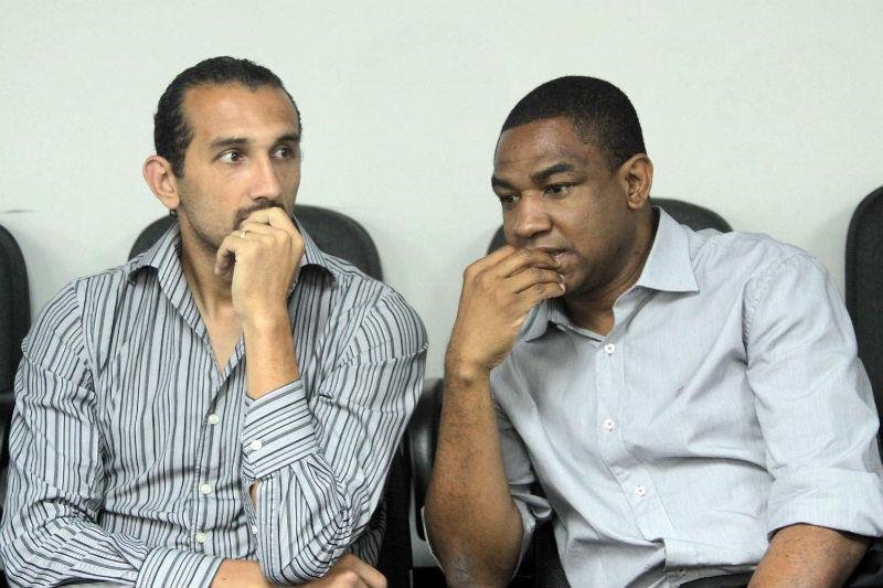 Barcos (E) foi acompanhado pelo gerente de futebol Cesar Sampaio  