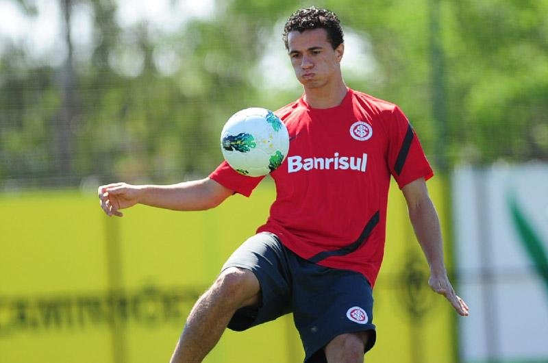 Leandro Dami&atilde;o se destaca em coletivo do Inter